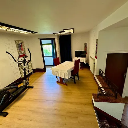 La Dewez A Loverval فيلة Gerpinnes