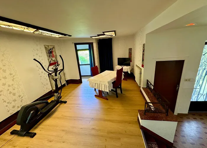 La Dewez A Loverval فيلة Gerpinnes